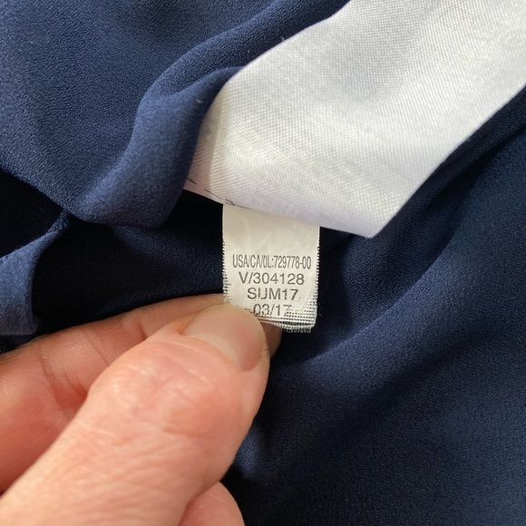 BANANA REPUBLIC navy button down sleeveless blouse. Size XS - Picture 5 of 6